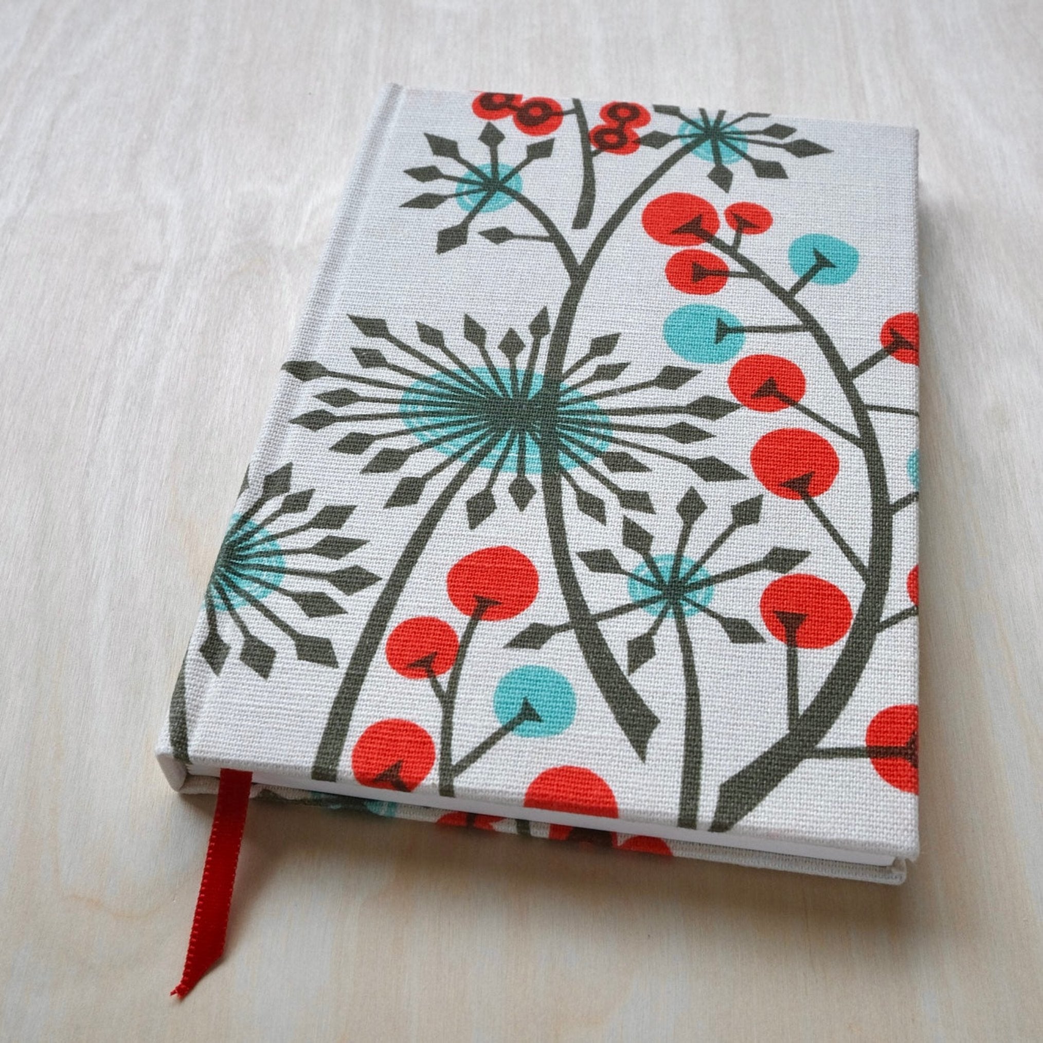Angie_Lewin_Hedgerow_Bright_red_blue_front_cover